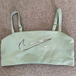 Nike Sports Bra. Mint green. size small. Adjustable straps